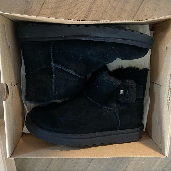UGG Boots - Picture 6 of 8
